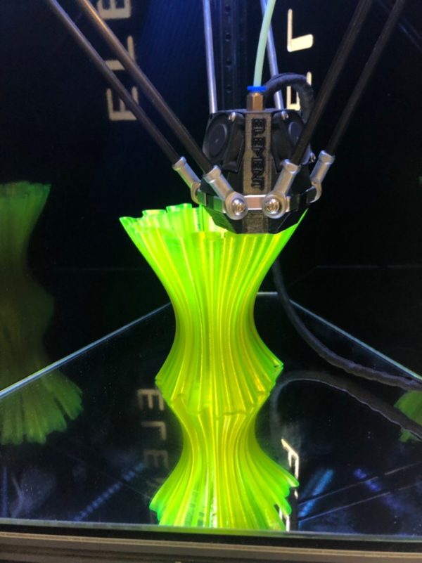 Неоновая ваза распечатанная на Element3D v2.1